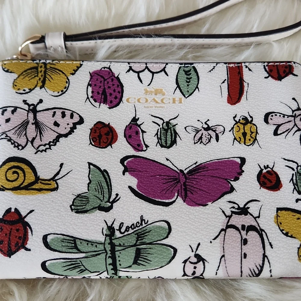 NWT Coach Corner Zip Critter Print Wristlet Wallet 🐞🦋🪲♥️🎁 - Picture 2 of 12